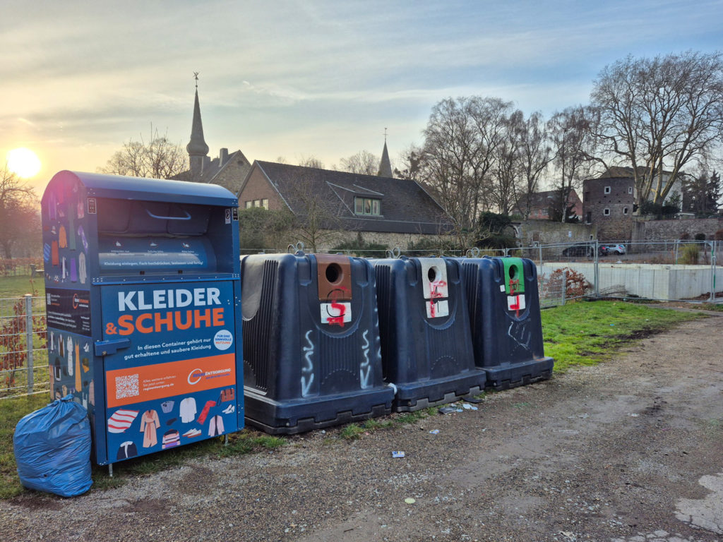 Altkleidercontainer An der Burgmauer