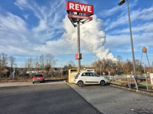 Altkleidercontainer REWE Parkplatz