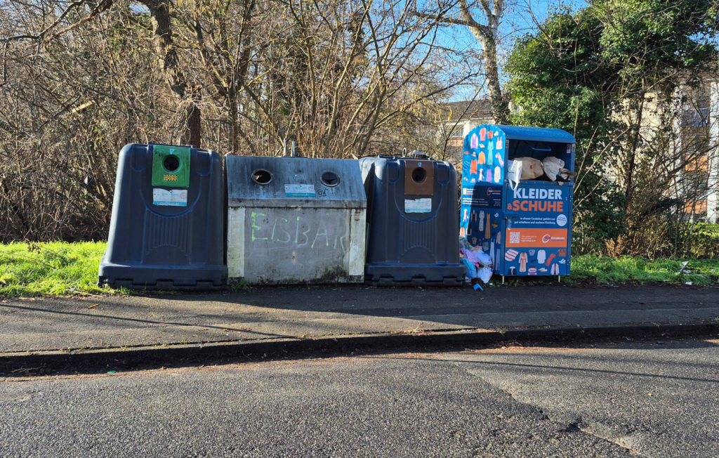 Altkleidercontainer Hücheln Weißer weg Höhenweg